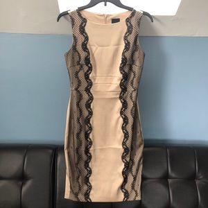 Women’s Sleeveless Lace Dress